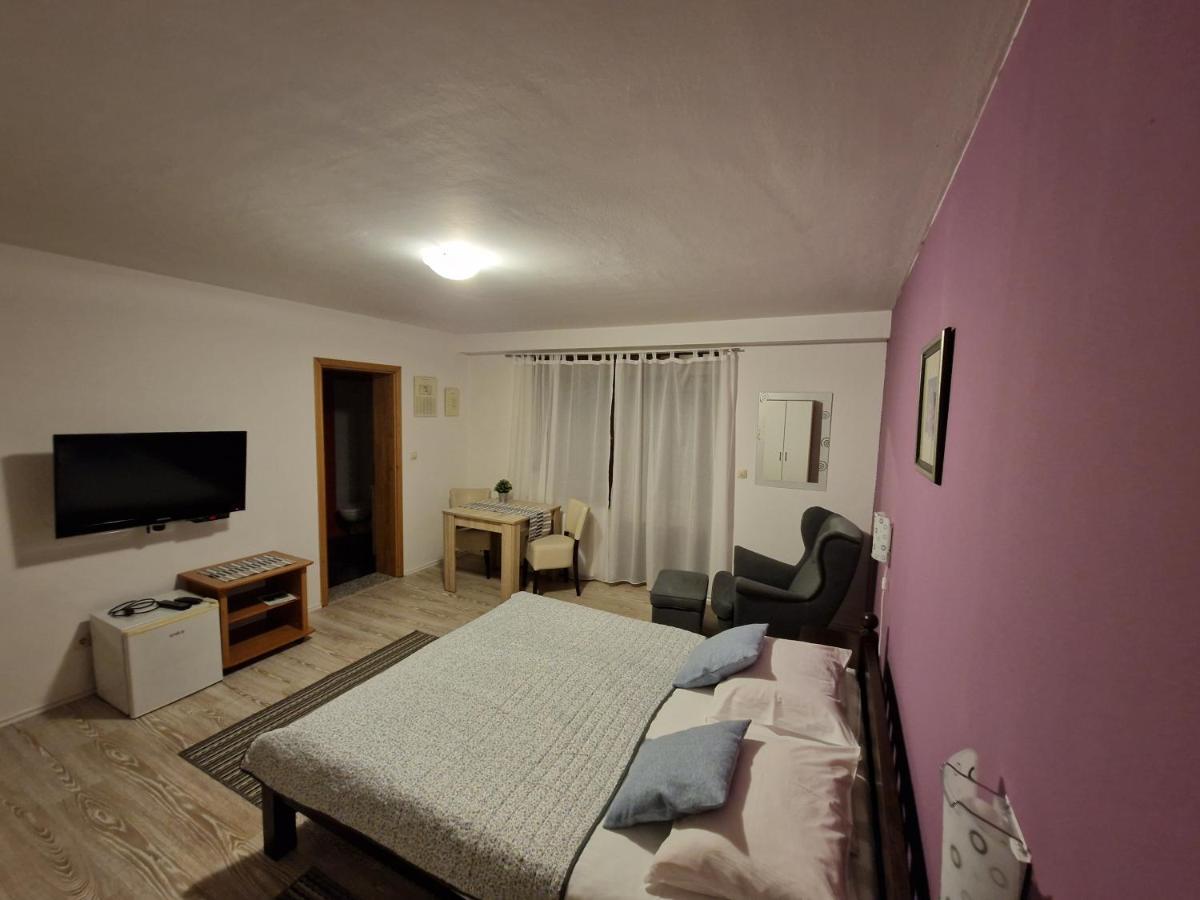 Guest House Wolf II Plitvička Jezera Esterno foto