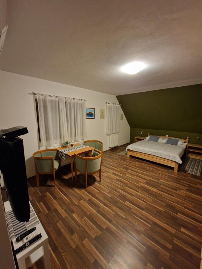 Guest House Wolf II Plitvička Jezera Esterno foto