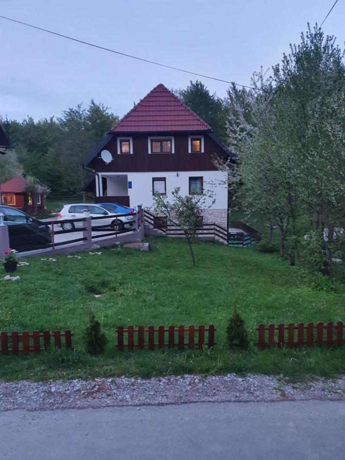 Guest House Wolf II Plitvička Jezera Esterno foto