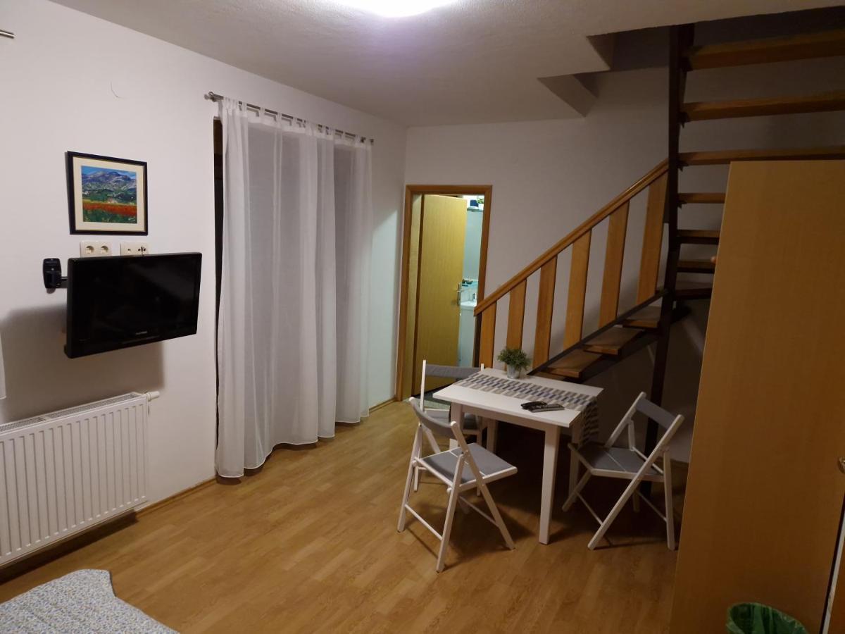 Guest House Wolf II Plitvička Jezera Esterno foto