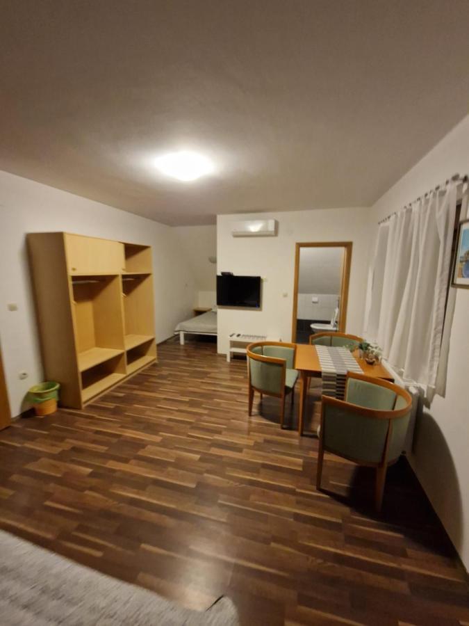 Guest House Wolf II Plitvička Jezera Esterno foto