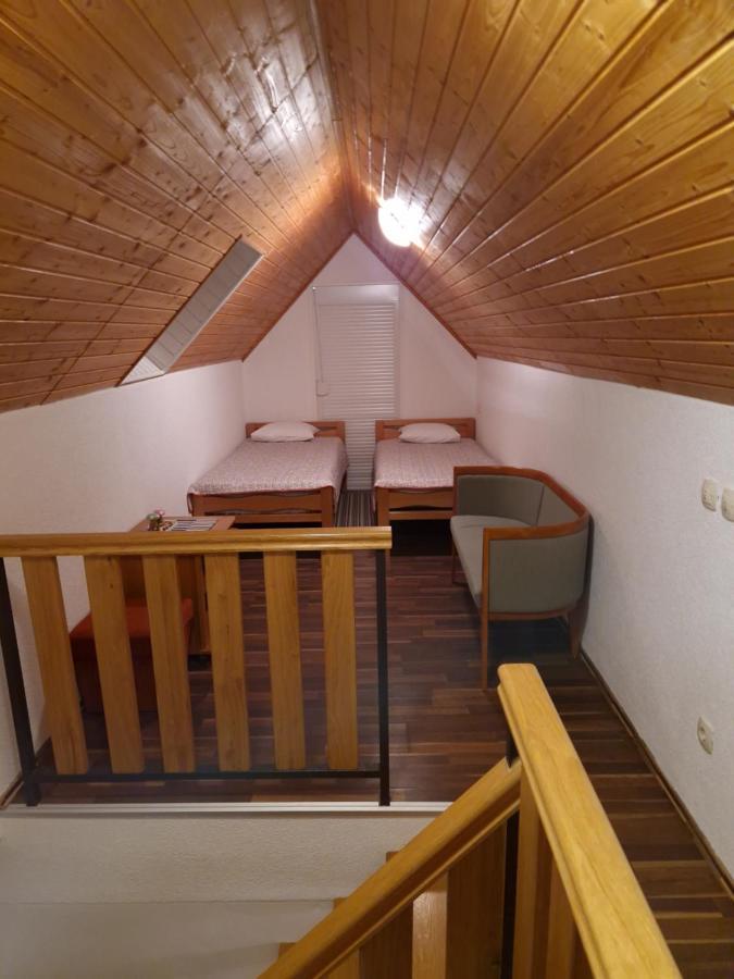 Guest House Wolf II Plitvička Jezera Esterno foto