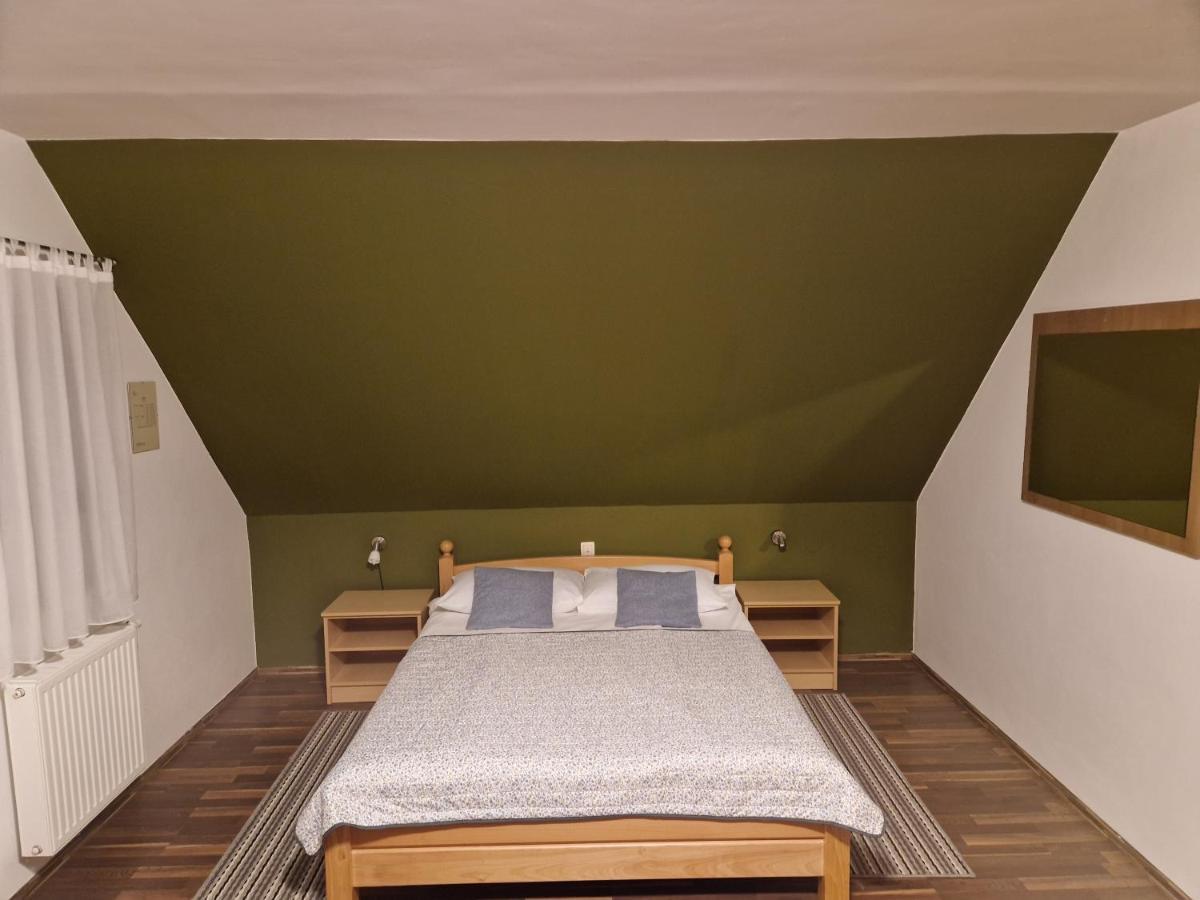 Guest House Wolf II Plitvička Jezera Esterno foto