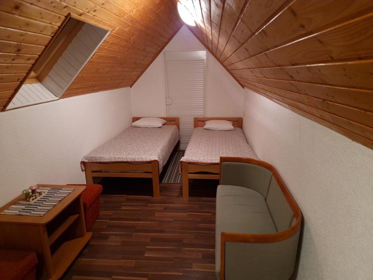 Guest House Wolf II Plitvička Jezera Esterno foto
