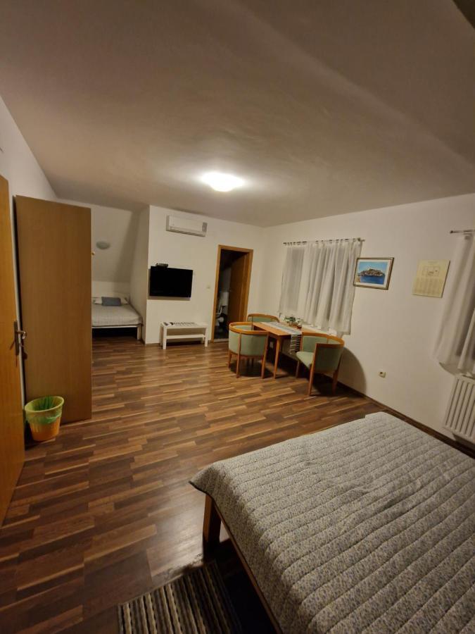 Guest House Wolf II Plitvička Jezera Esterno foto
