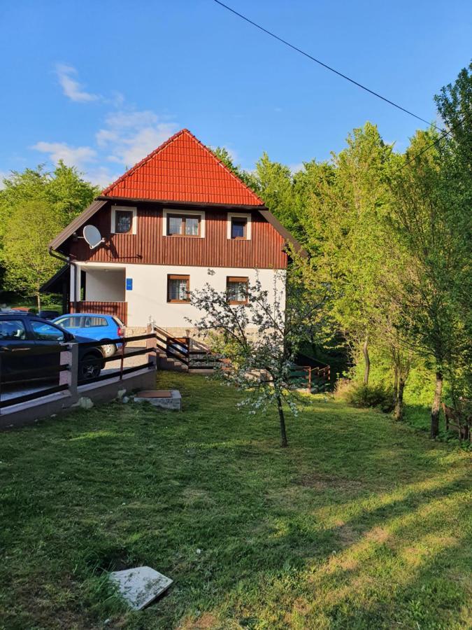 Guest House Wolf II Plitvička Jezera Esterno foto