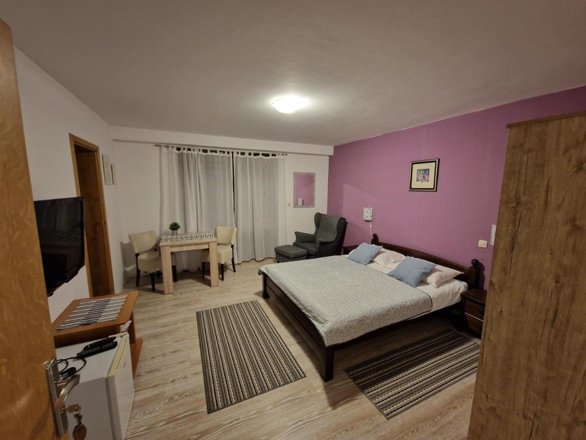 Guest House Wolf II Plitvička Jezera Esterno foto