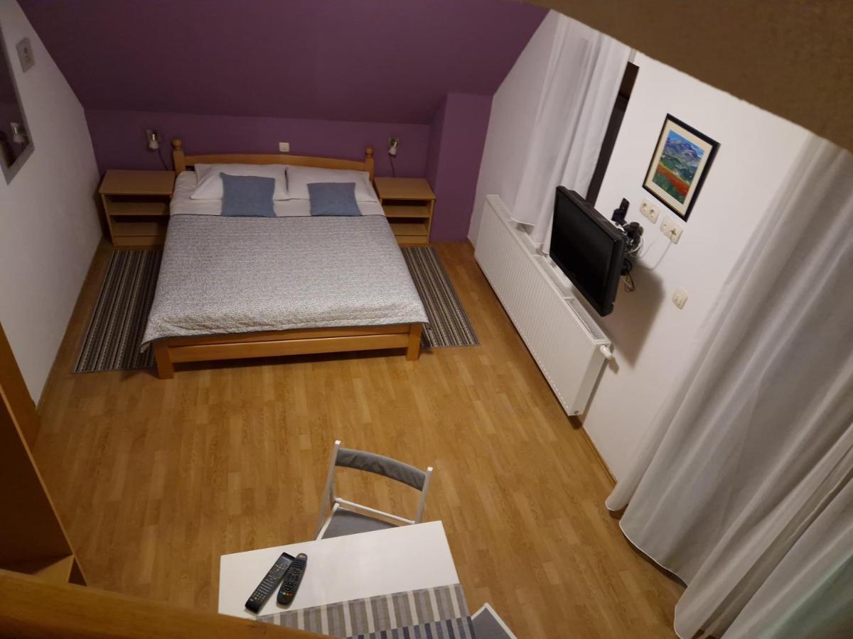 Guest House Wolf II Plitvička Jezera Esterno foto