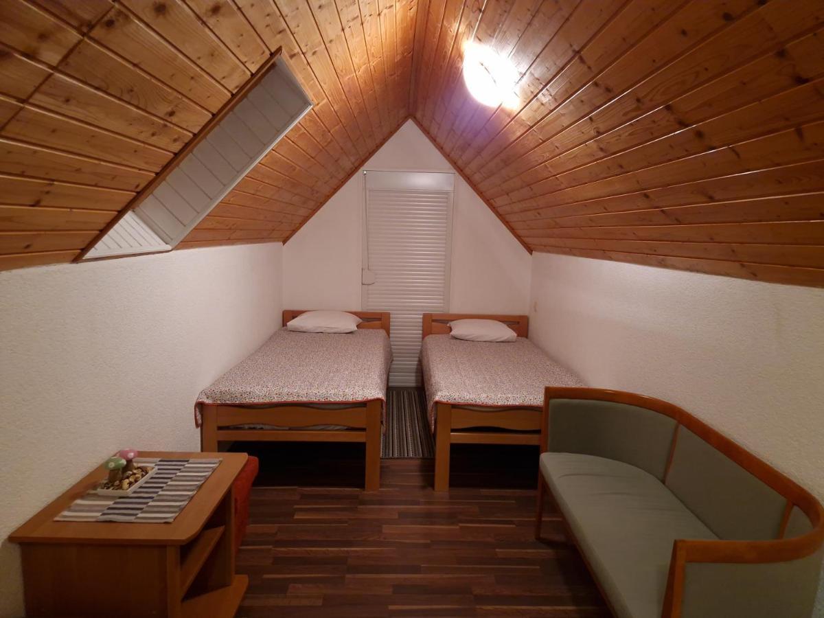 Guest House Wolf II Plitvička Jezera Esterno foto